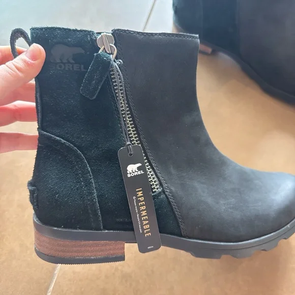 Sorel Black Ankle Booties with Sleek Design - Picture 3 of 3